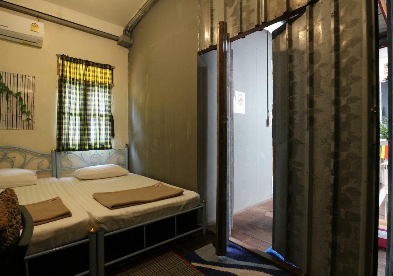 Nivas Siam Hostel Bangkok Exteriör bild