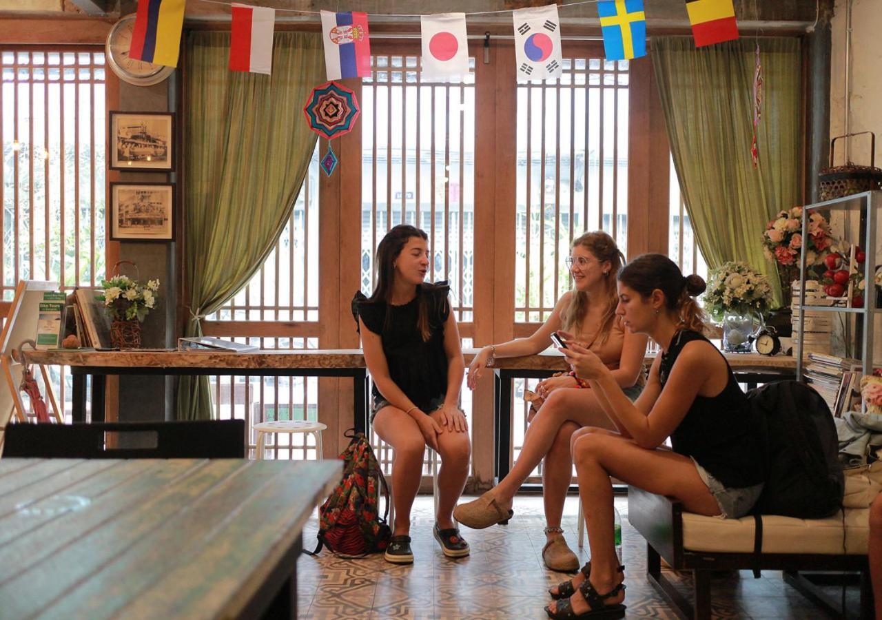 Nivas Siam Hostel Bangkok Exteriör bild