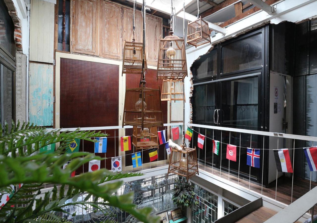 Nivas Siam Hostel Bangkok Exteriör bild