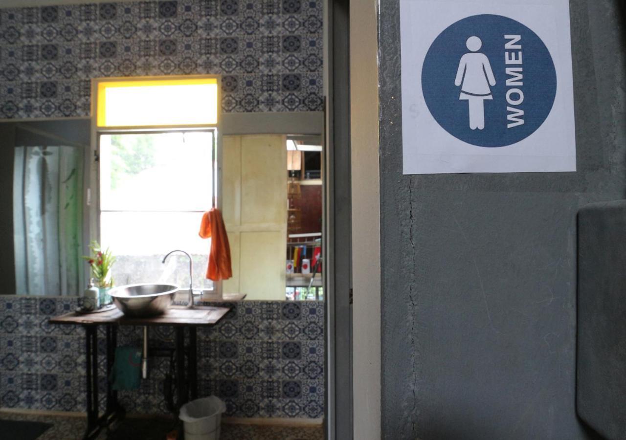 Nivas Siam Hostel Bangkok Exteriör bild