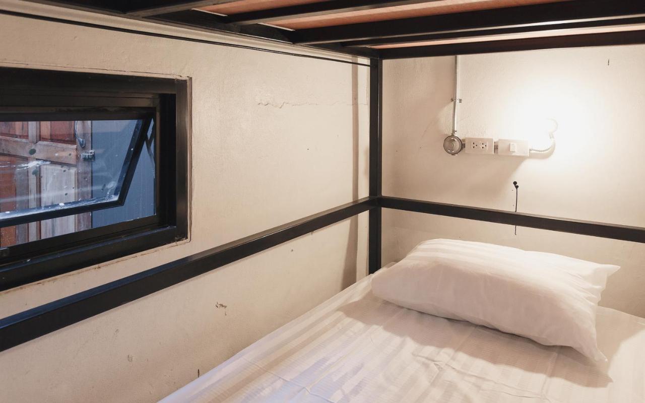 Nivas Siam Hostel Bangkok Exteriör bild